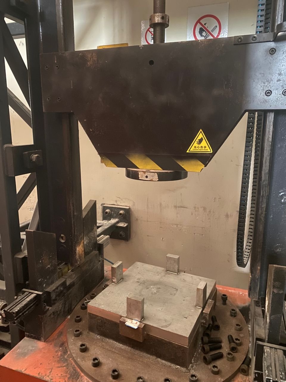 Testing equipment prepared for material specimen loading