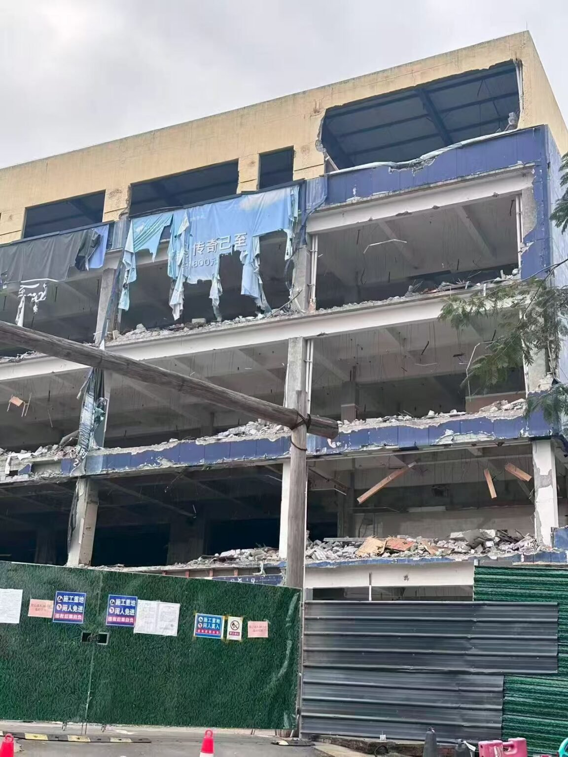 Demolished building structure used as the source of construction waste for powder processing and cementitious sample preparation.
